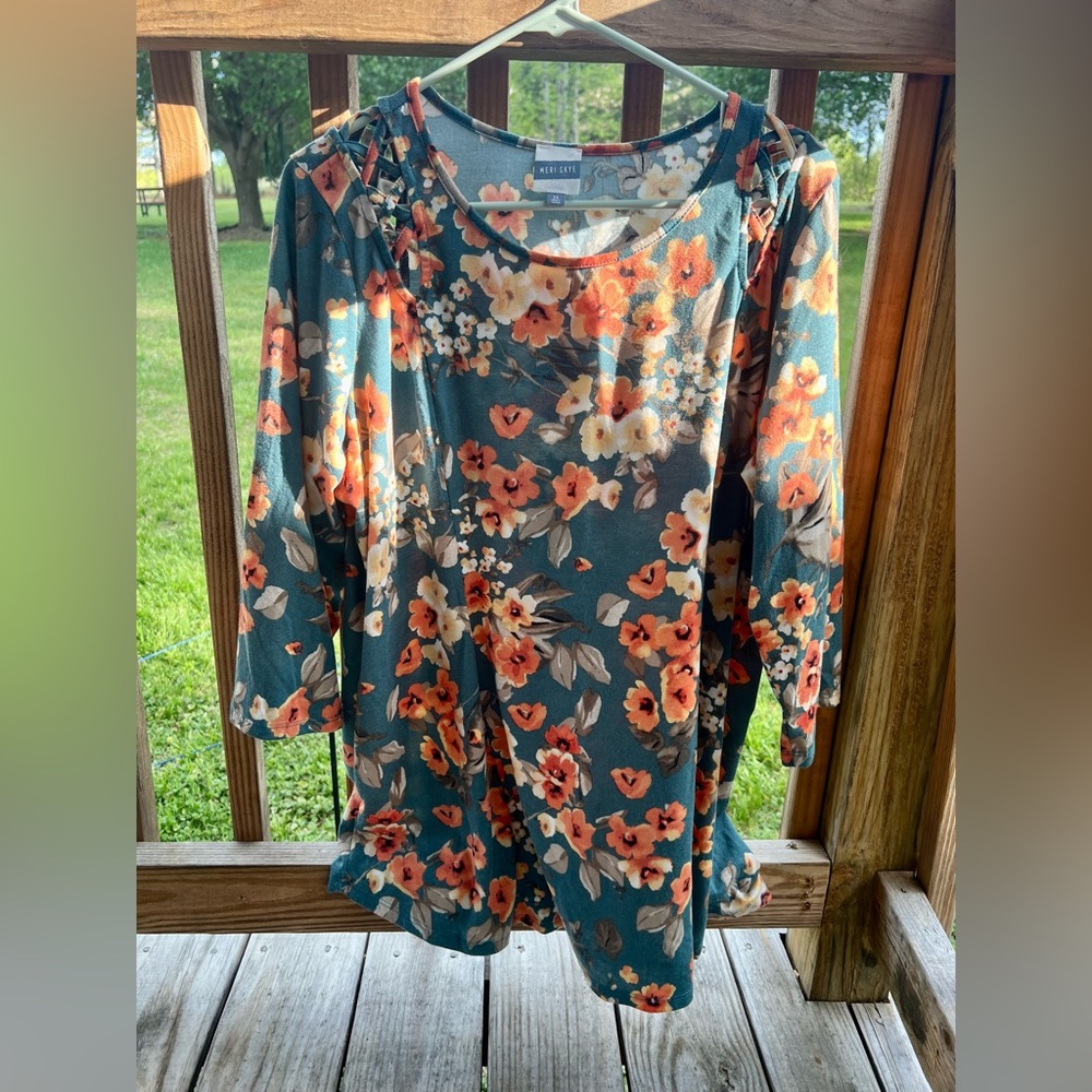 Plus size floral top Size 2X